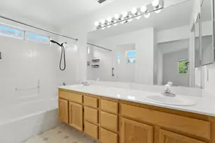 9510 Village Tree Dr, Elk Grove, CA 95758 - Photo 20