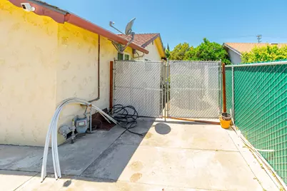 1036 Lakewood Avenue, Modesto, CA 95355 - Photo 28
