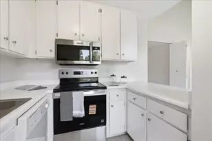 820 Woodside Ln, Sacramento, CA 95825 - Photo 14