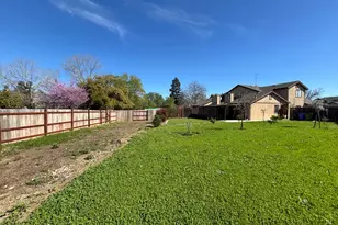 9328 Aizenberg Cir, Elk Grove, CA 95624 - Photo 22