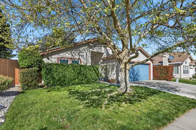 9074 Paseo Grande Way, Elk Grove, CA 95758 - Photo 2
