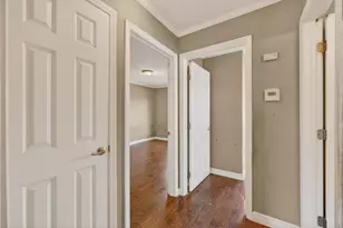 5225 Gordon Dr, Sacramento, CA 95824 - Photo 14