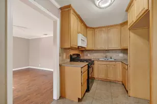 5225 Gordon Dr, Sacramento, CA 95824 - Photo 10