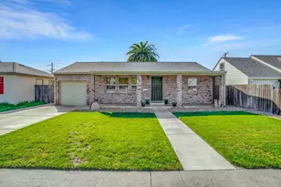 628 E North St, Manteca, CA 95336 - Photo 1