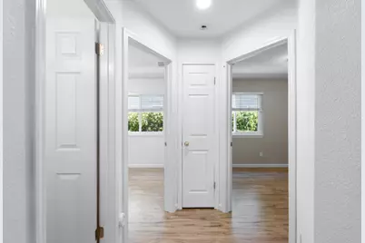 8600 Heritage Hill Drive, Elk Grove, CA 95624 - Photo 18