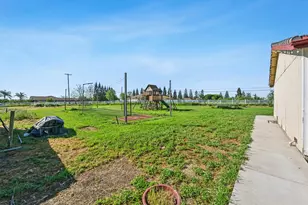 11890 Cresthill Dr, Elk Grove, CA 95624 - Photo 18