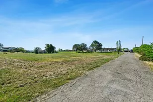 11890 Cresthill Dr, Elk Grove, CA 95624 - Photo 14