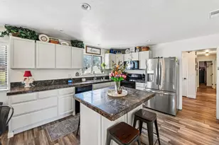 11890 Cresthill Dr, Elk Grove, CA 95624 - Photo 2