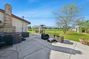 11890 Cresthill Dr, Elk Grove, CA 95624 - Photo 20