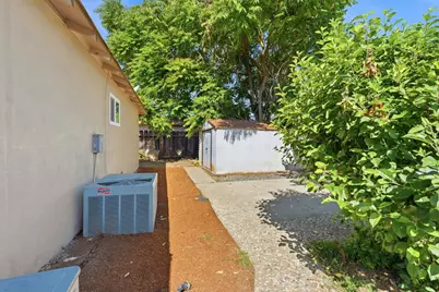 2433 Kildare Lane, Modesto, CA 95354 - Photo 36