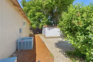 2433 Kildare Ln, Modesto, CA 95354 - Photo 36