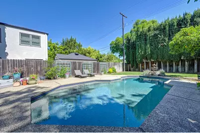 2945 27th Street, Sacramento, CA 95818 - Photo 2