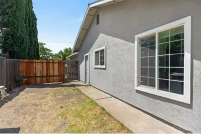8425 Stevenson Avenue, Sacramento, CA 95828 - Photo 36
