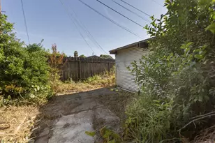 2074 W Monterey Ave, Stockton, CA 95204 - Photo 22