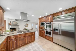 4850 St Augustine Dr, Elk Grove, CA 95758 - Photo 10