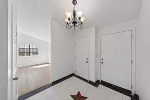 8033 Renton Way, Sacramento, CA 95828 - Photo 10