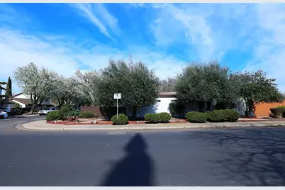 300 Los Verdes Court, Modesto, CA 95354 - Photo 8