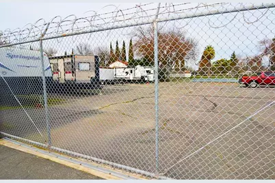 300 Los Verdes Court, Modesto, CA 95354 - Photo 34