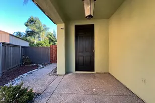 5716 Alder Bridge Ct, Elk Grove, CA 95757 - Photo 2