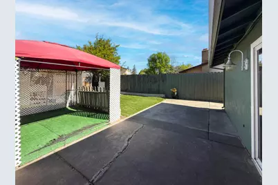 619 E Robinhood Drive, Stockton, CA 95207 - Photo 18