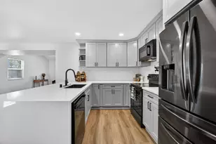 27 Park W Ct, Sacramento, CA 95831 - Photo 18