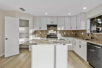 5481 Muskingham Way, Sacramento, CA 95823 - Photo 12