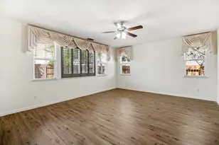 9465 Mainline Dr, Elk Grove, CA 95624 - Photo 20