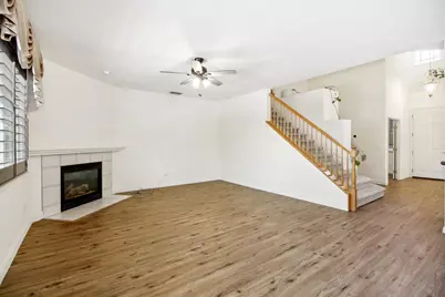 9465 Mainline Drive, Elk Grove, CA 95624 - Photo 10