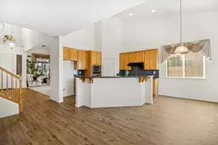 9465 Mainline Dr, Elk Grove, CA 95624 - Photo 12