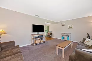 8841 La Riviera Dr, Sacramento, CA 95826 - Photo 8