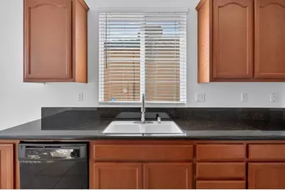 7426 Sun Reign Lane, Sacramento, CA 95823 - Photo 10