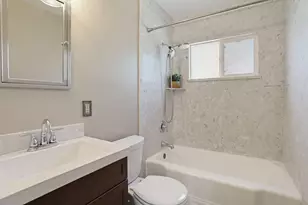 825 W Center St, Manteca, CA 95337 - Photo 4