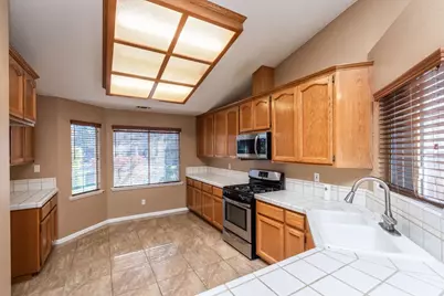8127 Aztec Way, Antelope, CA 95843 - Photo 2