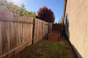 2222 Thurton Dr, Roseville, CA 95747 - Photo 32