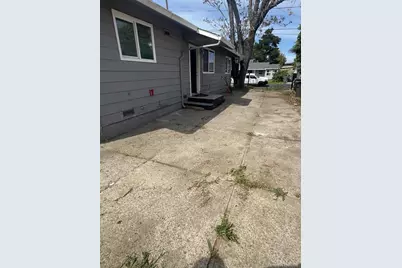 2420 W Acacia Street, Stockton, CA 95203 - Photo 2