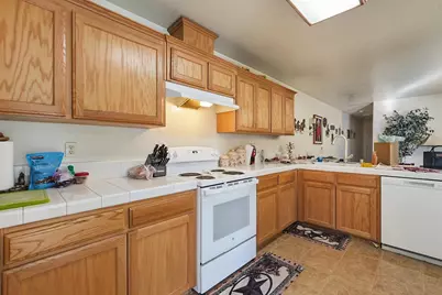 208 Riverside Avenue, Chowchilla, CA 93610 - Photo 4