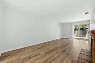 8237 Center Pkwy, Sacramento, CA 95823 - Photo 4