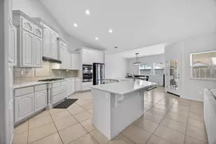 712 Parkridge Dr, Galt, CA 95632 - Photo 2