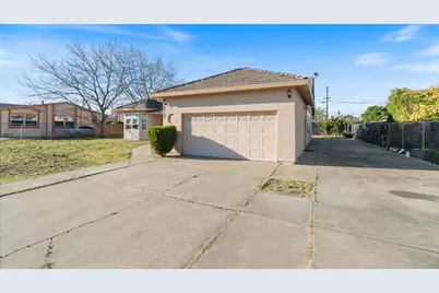 2721 Lock Avenue, Sacramento, CA 95822 - Photo 2