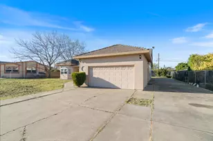 2721 Lock Ave, Sacramento, CA 95822 - Photo 2