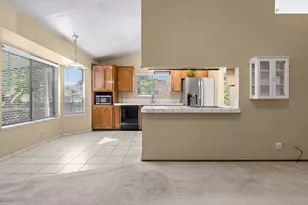 8385 Stonybeck Cir, Sacramento, CA 95828 - Photo 10