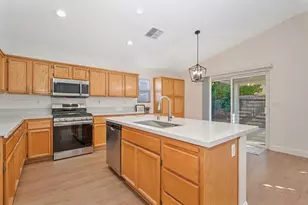 9052 Pembridge Dr, Elk Grove, CA 95624 - Photo 18