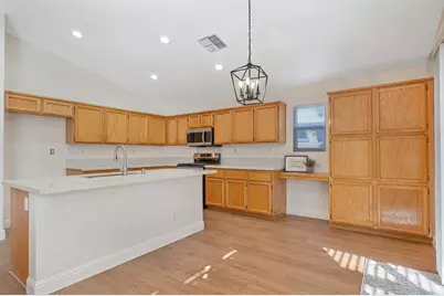 9052 Pembridge Drive, Elk Grove, CA 95624 - Photo 12