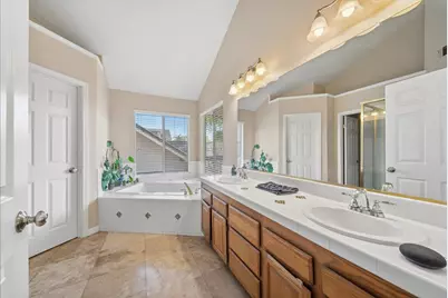 6012 Laguna Park Drive, Elk Grove, CA 95758 - Photo 20