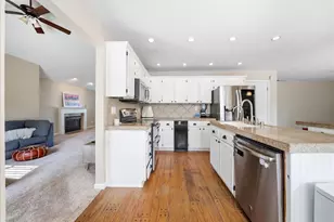 6012 Laguna Park Dr, Elk Grove, CA 95758 - Photo 8