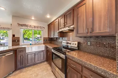 4520 Candle Court, Elk Grove, CA 95758 - Photo 12