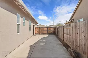 1093 Dimaggio Way, Galt, CA 95632 - Photo 2
