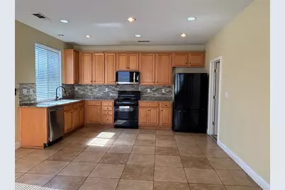 2385 S Creekside Drive, Los Banos, CA 93635 - Photo 8