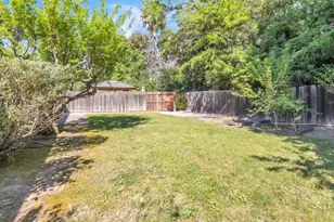 6829 Havenhurst Dr, Sacramento, CA 95831 - Photo 20