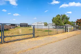 10680 Cleveland Ave, Oakdale, CA 95361 - Photo 16